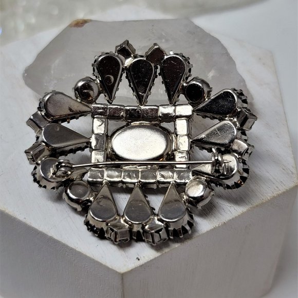 Stunning Rhinestone & Black Glass Brooch Pin Prong set Silvertone - Picture 7 of 8